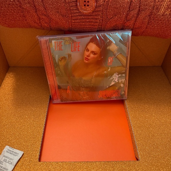 Taylor Swift Orange Cable Knit Cardigan - Picture 3 of 6